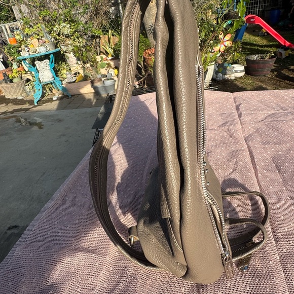Valentina Italia Taupe Pebbled Leather Backpack/Sling. - Picture 2 of 12